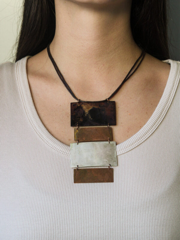 COLLAR (403)