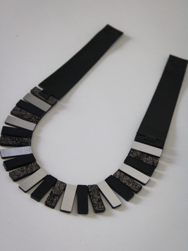 COLLAR (62)