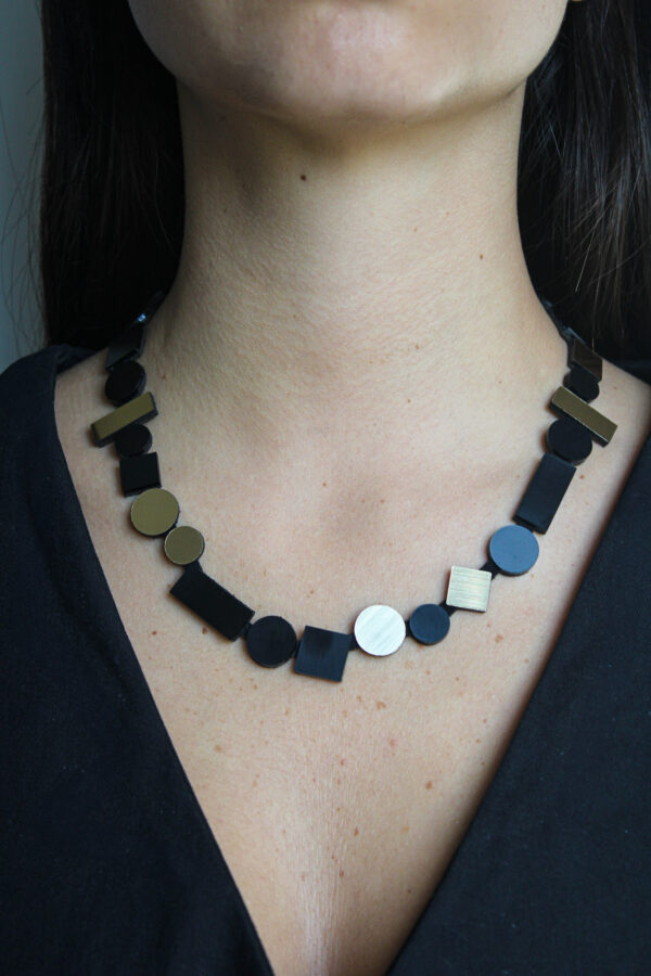 COLLAR (52)