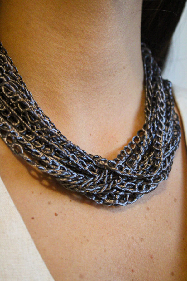 IMG_3561 COLLAR CORTO GRIS