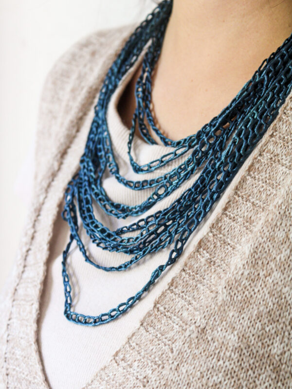 COLLAR MEDIANO AZUL