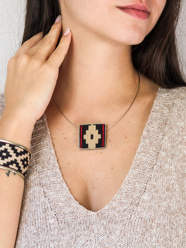 COLLAR (C04)