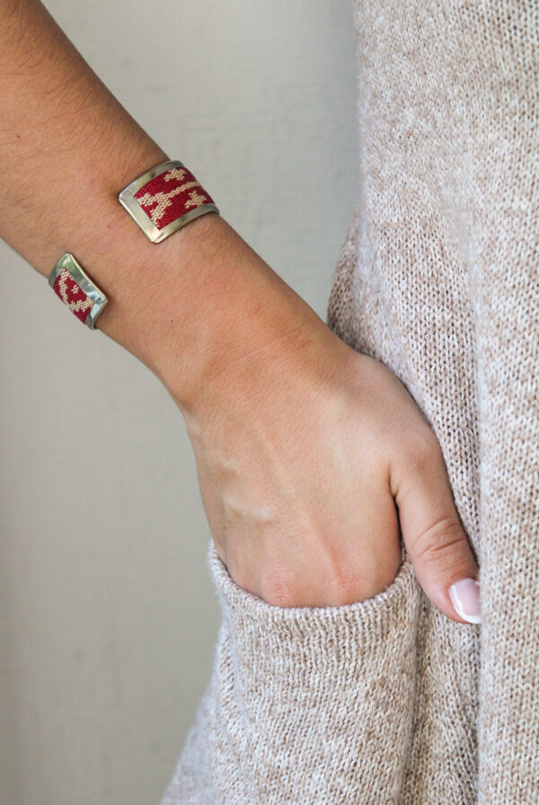 IMG_4367 BRAZALETE ANGOSTO ROJO