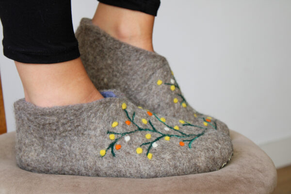 IMG_7245 PANTUFLAS FLORES AMARILLAS