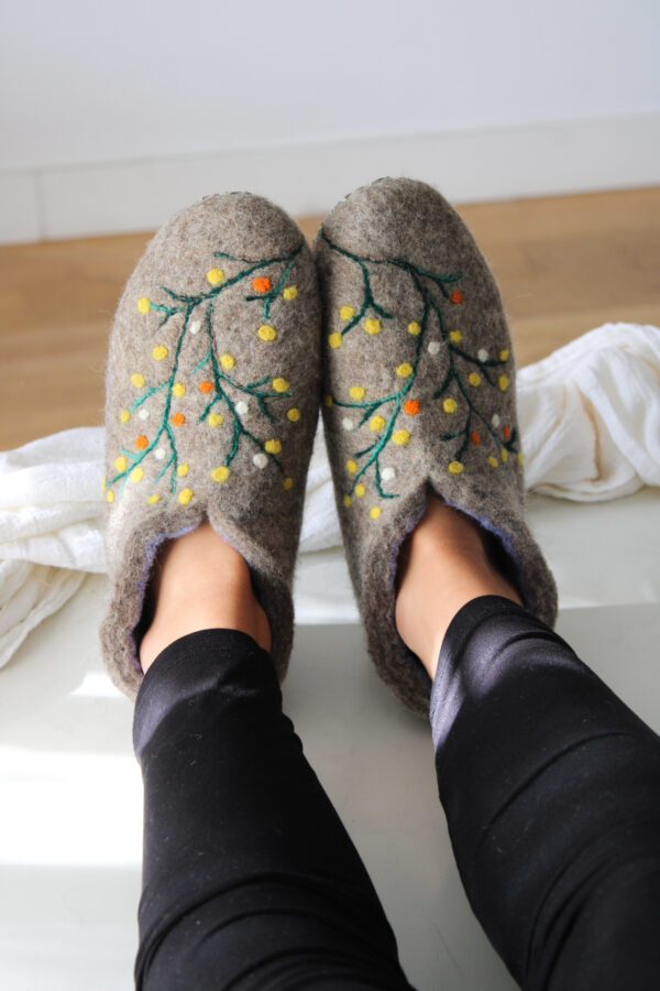 IMG_7247 PANTUFLAS FLORES AMARILLAS