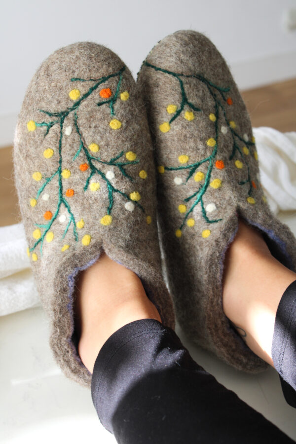 IMG_7250 PANTUFLAS FLORES AMARILLAS