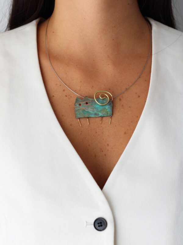 IMG_7492 COLGANTE GATO PARADO