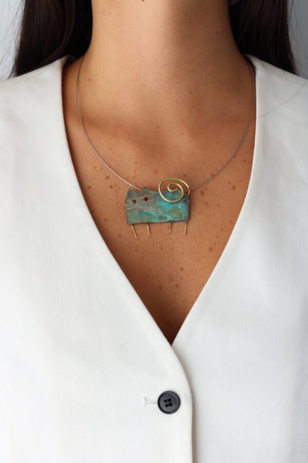 COLGANTE GATO PARADO