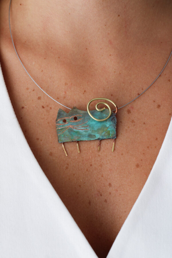 COLGANTE GATO PARADO