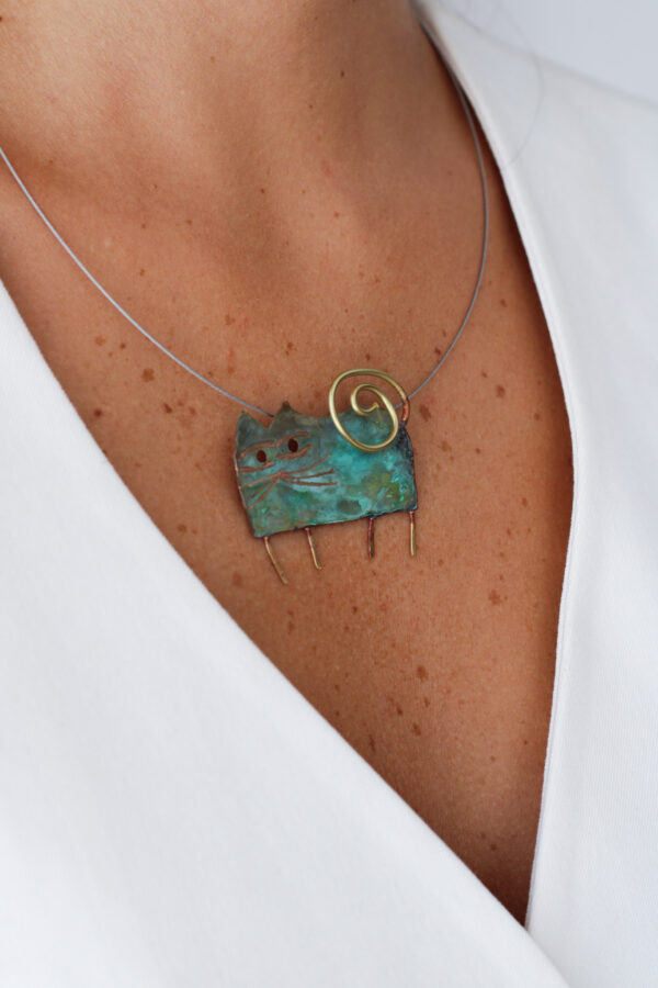 COLGANTE GATO PARADO