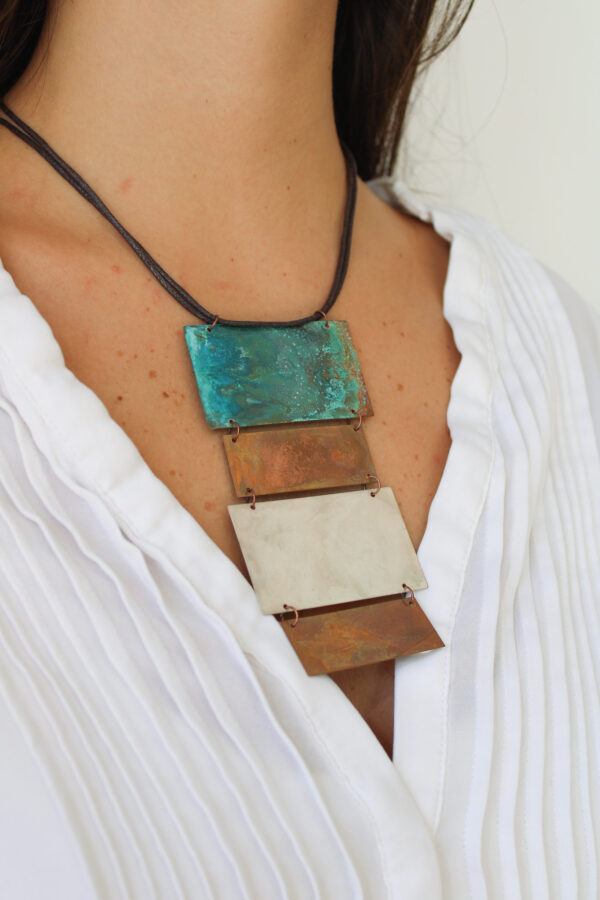 COLLAR (403)