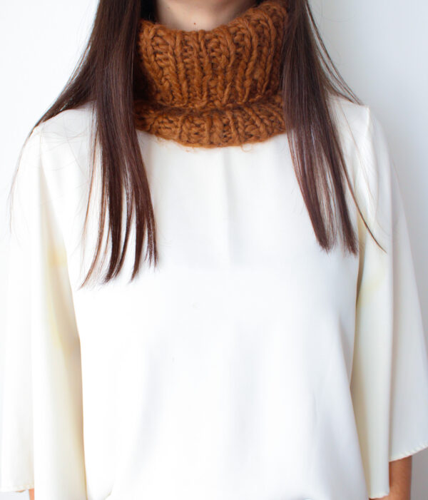 CUELLO MARRON