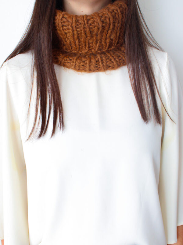 CUELLO MARRON