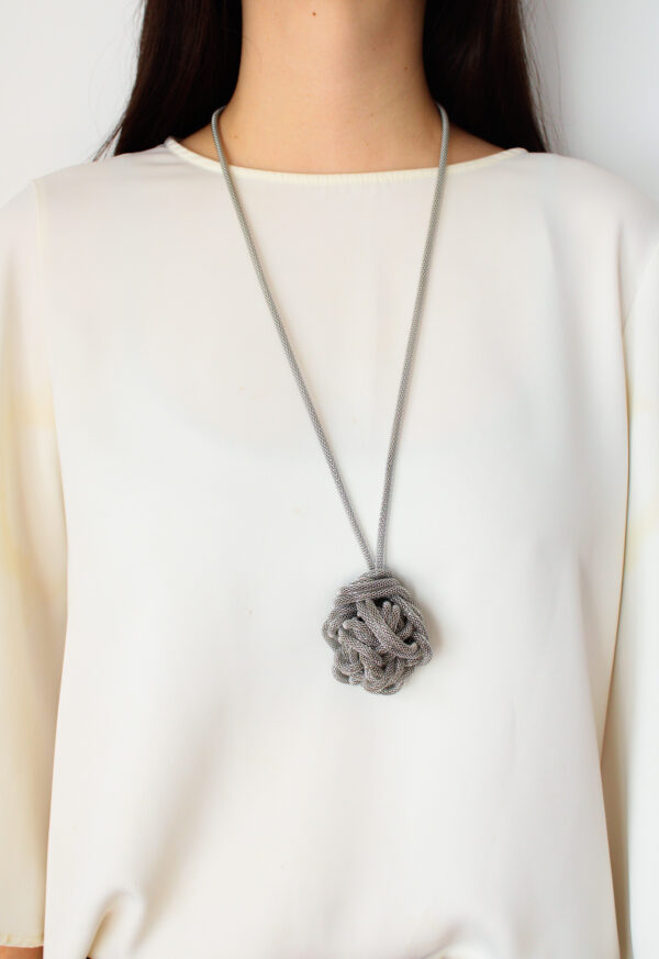 COLLAR NUDO
