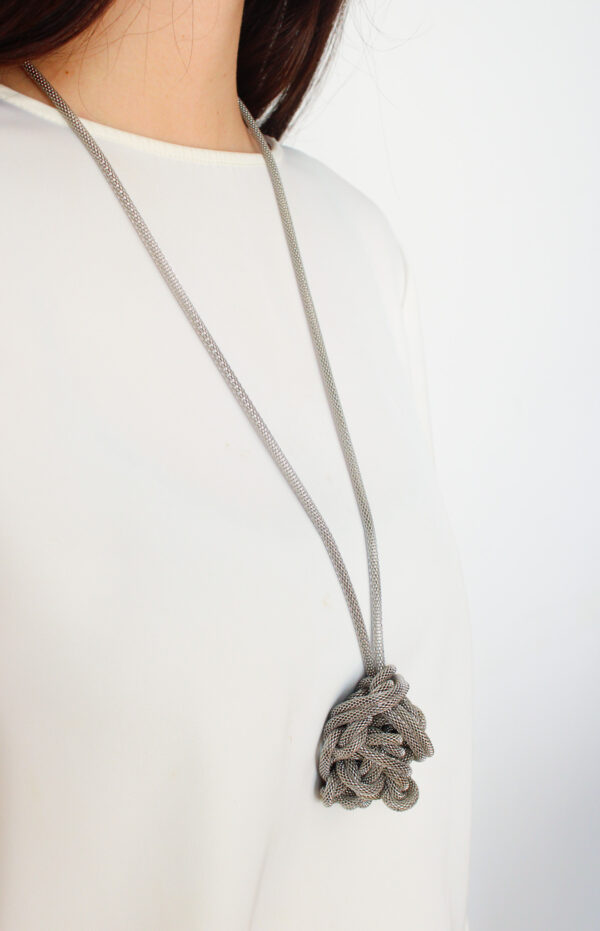 COLLAR NUDO