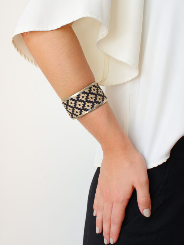 BRAZALETE ANCHO NEGRO (02)