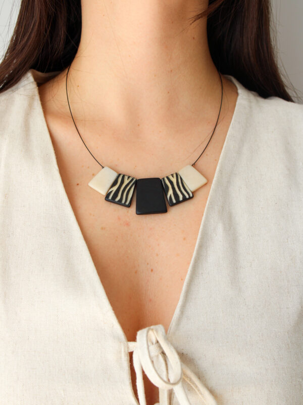 COLLAR (C06)
