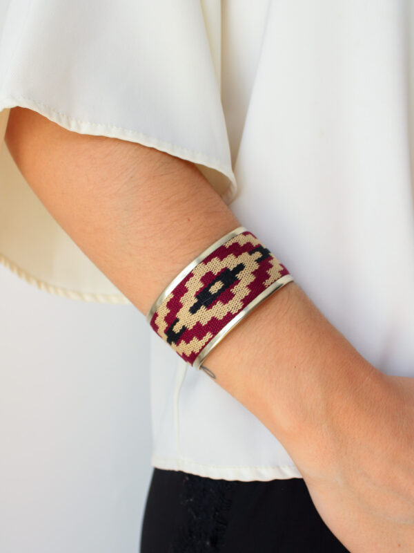 BRAZALETE ANCHO MORADO