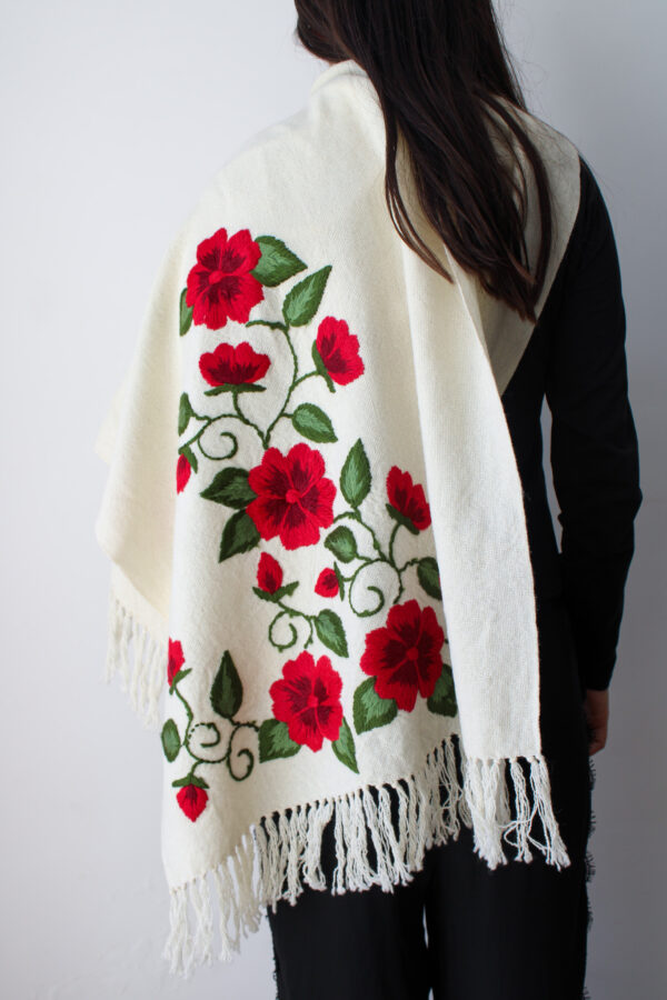 Chal picote 1 CHAL BORDADO ROJO