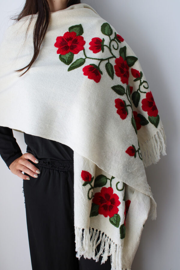 Chal picote 2 CHAL BORDADO ROJO