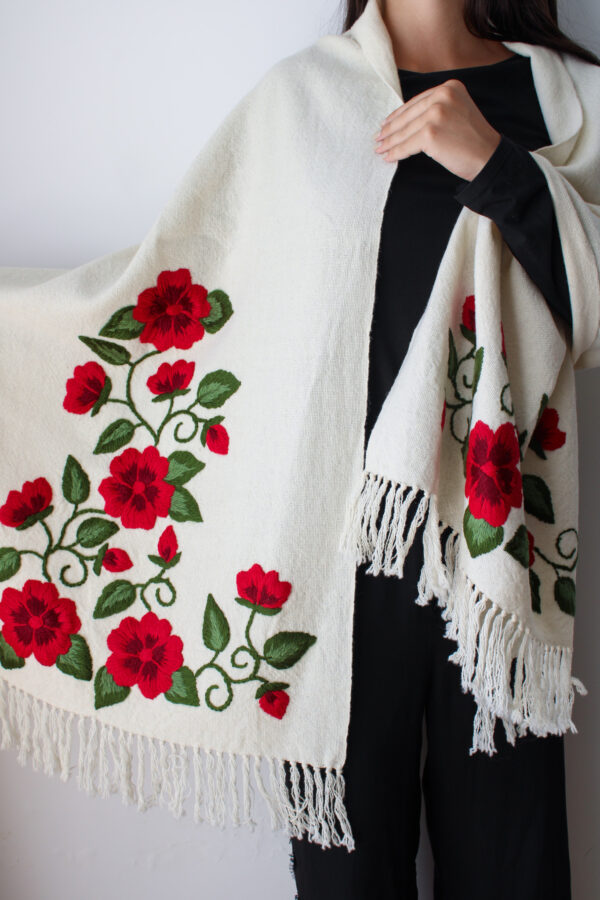 Chal picote 3 CHAL BORDADO ROJO