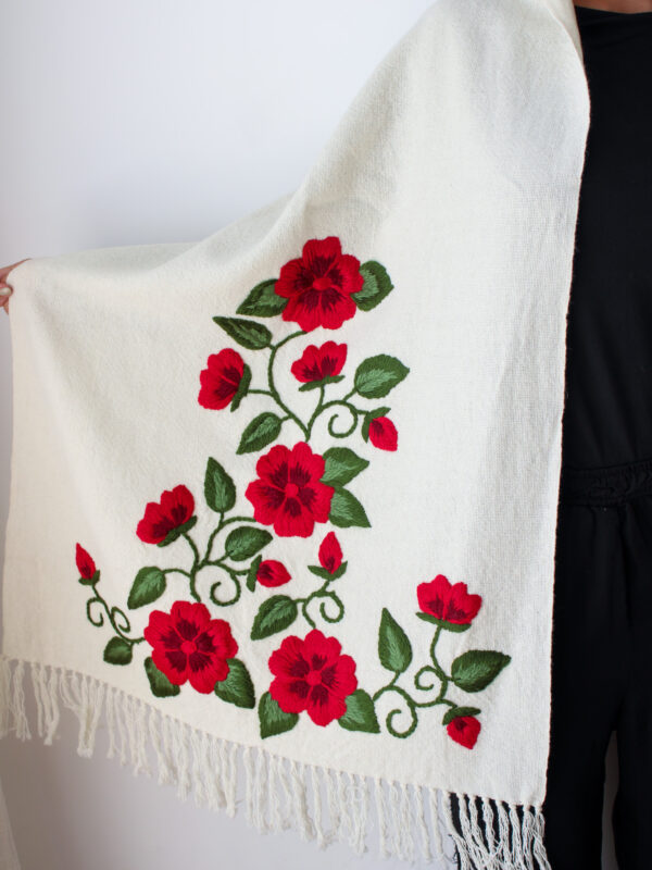 Chal picote 4 CHAL BORDADO ROJO
