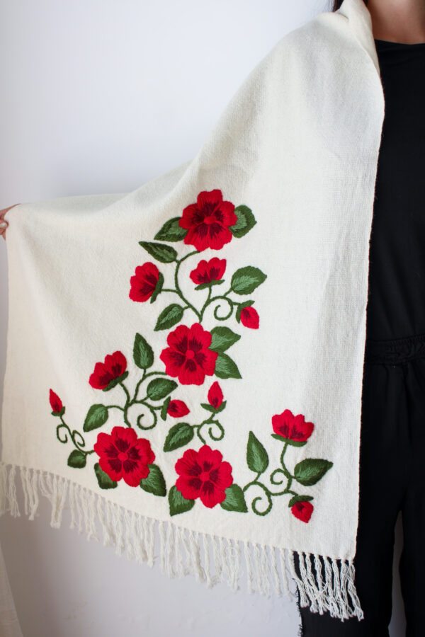 Chal picote 4 CHAL BORDADO ROJO