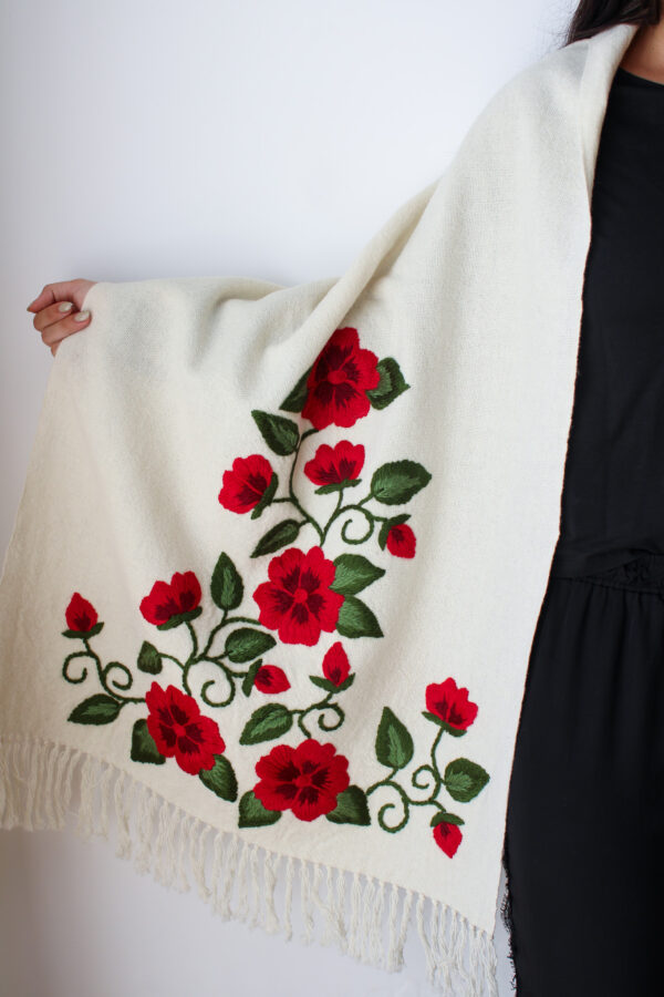 Chal picote 5 CHAL BORDADO ROJO