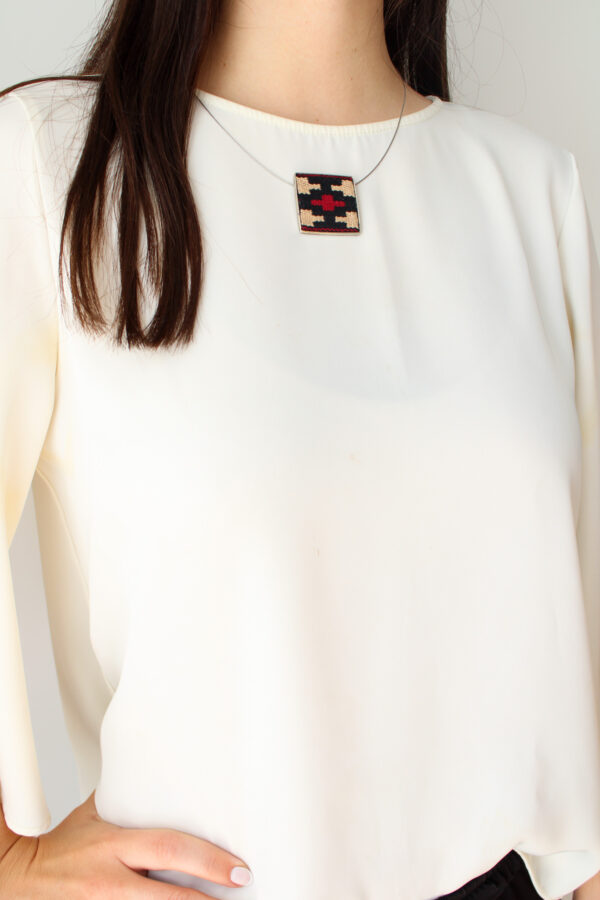 PENDIENTE (8) COLGANTE (C03)