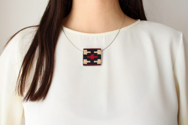 PENDIENTE (9) COLGANTE (C03)