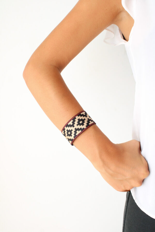 BRAZALETE HEBILLA NEGRO (01)