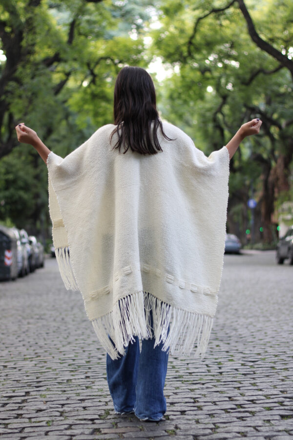 RUANA CRUDA CORTA