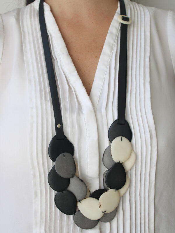 COLLAR (C28)