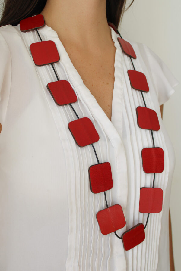 COLLAR CUERO CUADRADOS