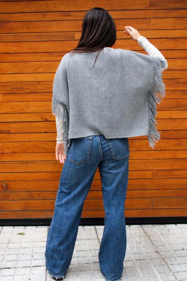 IMG_9130 PONCHO CHALECO CELESTE