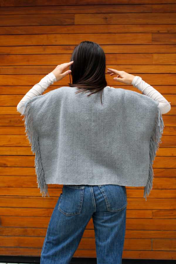 IMG_9133 PONCHO CHALECO CELESTE