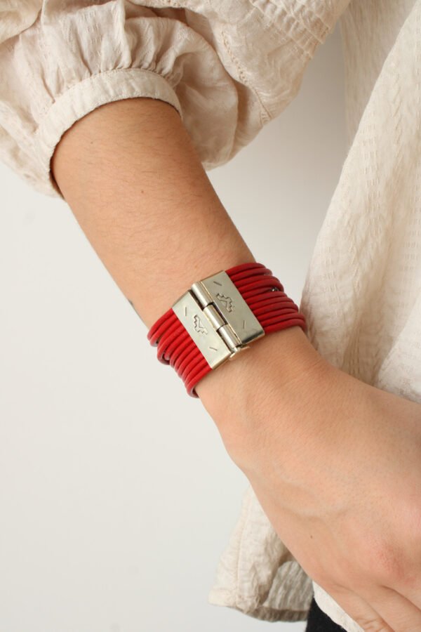 IMG_0260 BRAZALETE HEBILLA CUERO ROJO